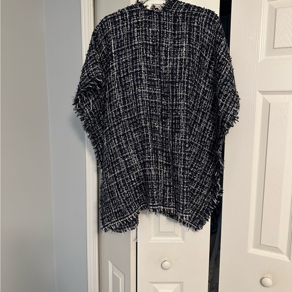 Cape Poncho Black & White!! - Picture 8 of 12